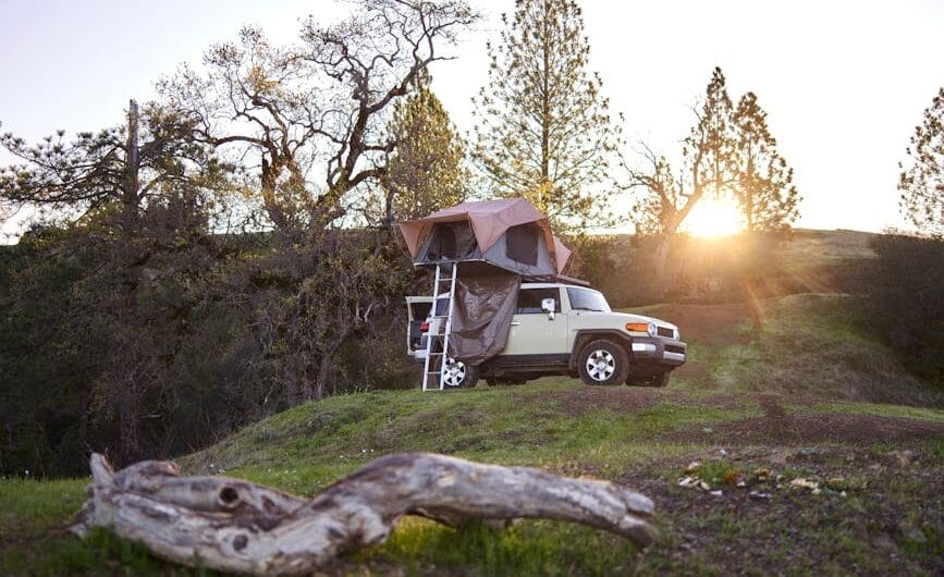 Quand le camping prend de la hauteur : un "Airbnb" illégal sur un toit à Tenerife !