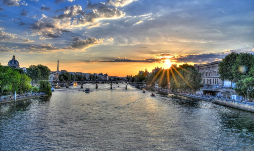 La ministre des Sports fait le grand plongeon dans la Seine… ou presque !