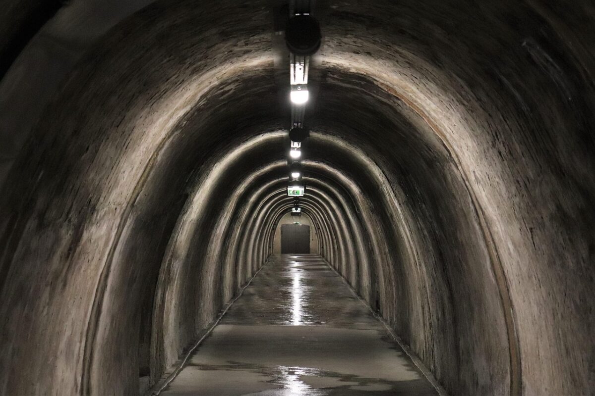La "Tunnel Girl" de TikTok a enfin le droit de creuser son passage secret et c'est complètement dingue !