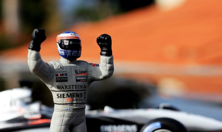 Un champion de F1 enfermé dans les toilettes : quand Jacques Villeneuve fait un pit-stop forcé !