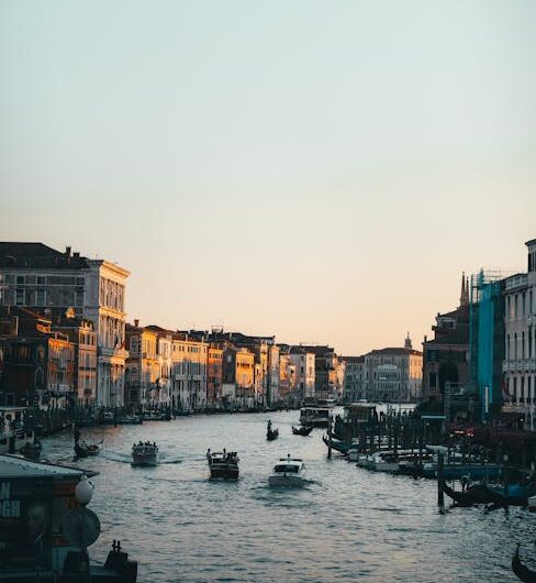 Un sportif traverse le Grand Canal de Venise à la nage pour gagner une course : j’hallucine !