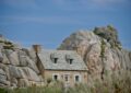 Dormir sous la pierre dans l'Oise : j'ai testé la maison troglodyte la plus cool de France ! 🪨🏠