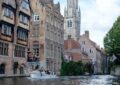 Alerte à Bruges : Ces touristes qui volent des pavés en souvenir (et ce n'est pas une blague) !