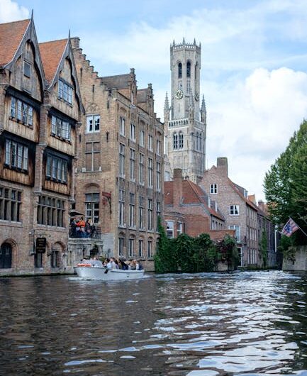 Alerte à Bruges : Ces touristes qui volent des pavés en souvenir (et ce n’est pas une blague) !