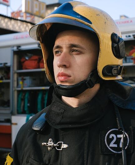 Ce pompier a aidé un bébé à naître… 18 ans plus tard, ils se retrouvent dans le même camion !