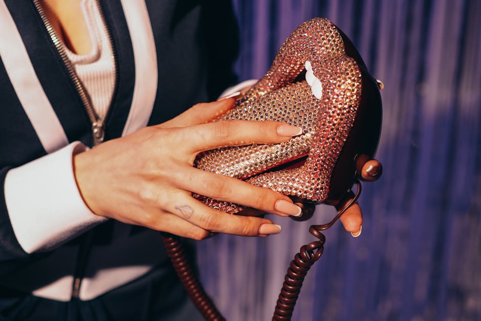 Cette actrice s'affiche avec un sac en forme de pizza à 5700 dollars (et il est déjà en rupture de stock !)