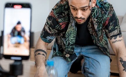 Condamnée pour avoir cassé un œuf sur la tête de sa fille : quand TikTok va trop loin
