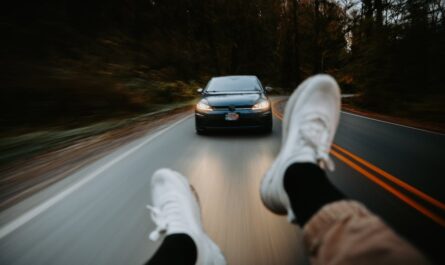 Il se fait voler ses places pour Jul et pourchasse le voleur sur l'autoroute : la course-poursuite la plus improbable de 2025 !