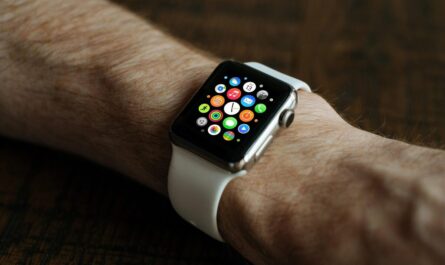 Le pape Léon XIV et son Apple Watch : quand la technologie s'invite au Vatican !
