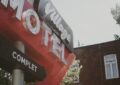 Monteton, le village qui a perdu son panneau six fois (et on comprend pourquoi!) 😂