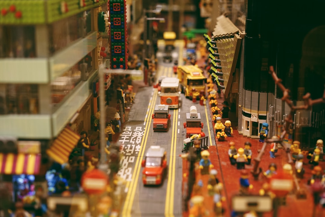 Quand les pilotes de F1 font la course en LEGO : le délire géant du Grand Prix de Miami !