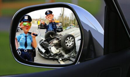 Une nonagénaire s'échappe d'un Ehpad et provoque un accident... avec la voiture du directeur !
