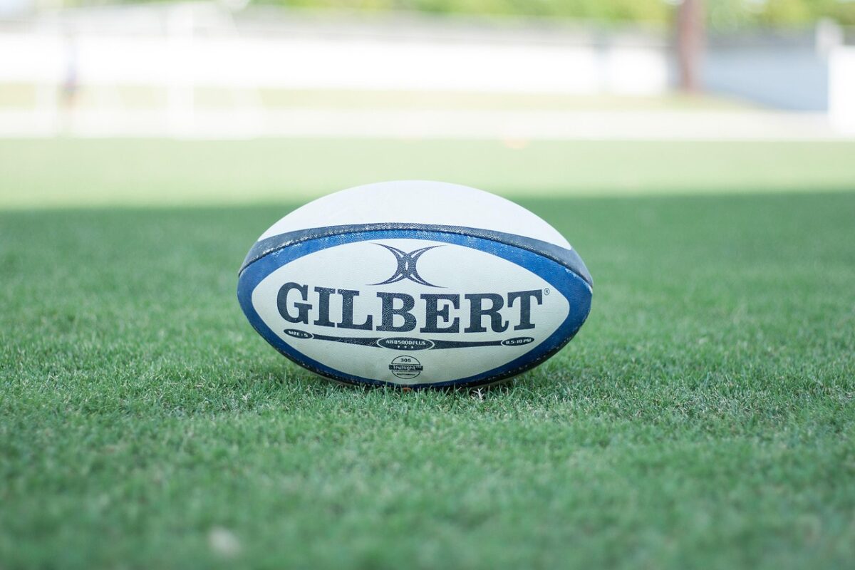 Le saucisson qui fait essai transformé : quand le rugby s'invite à l'apéro !