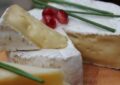 Un camembert gratuit pour les bacheliers qui ont choisi le bon sujet ? Cette maire normande a eu une idée géniale !