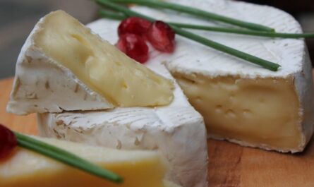 Un camembert gratuit pour les bacheliers qui ont choisi le bon sujet ? Cette maire normande a eu une idée géniale !