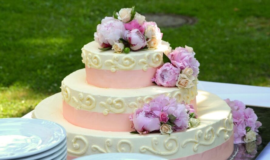 Ce Britannique a acheté 3600€ une part de gâteau de 78 ans… et compte la manger !