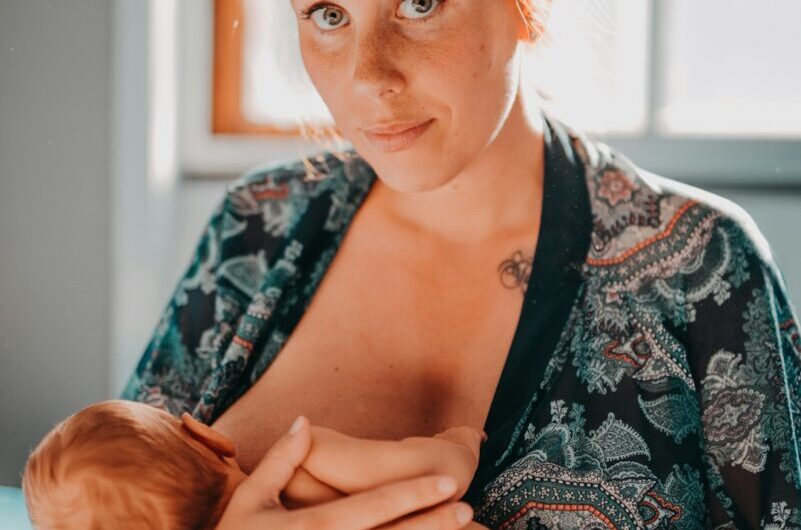 Cette femme qui allaitait son mari nous raconte enfin pourquoi elle a arrêté !