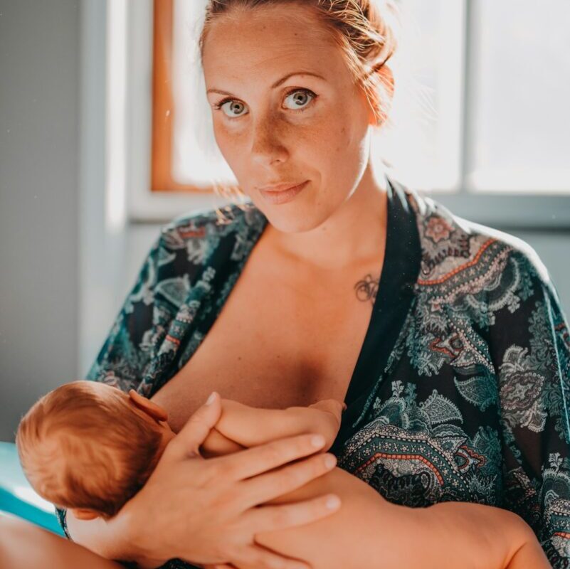 Cette femme qui allaitait son mari nous raconte enfin pourquoi elle a arrêté !