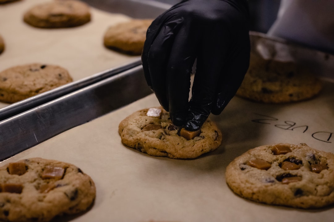 Cette grand-mère a découvert le secret pour cuire ses cookies sans allumer le four : sa voiture !