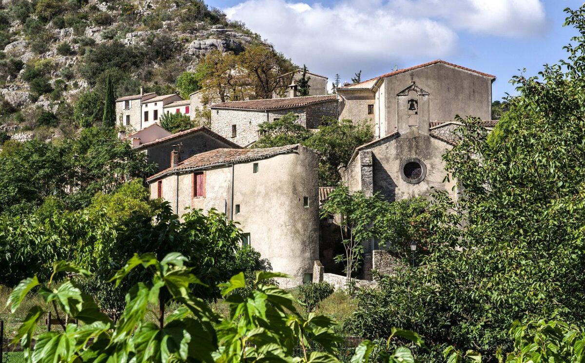 Dans ce village français, mentir peut vous faire devenir roi (et c'est parfaitement légal !)