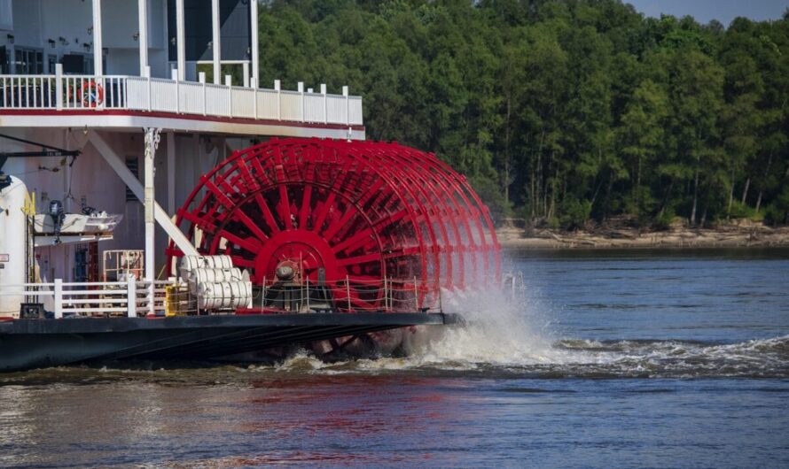 Un Nantais fabrique son bateau à aubes maison et fait sensation sur la Loire !