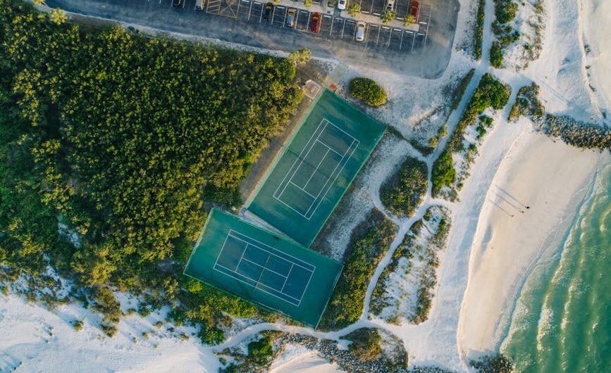 Quand la mer décide du planning : ce tournoi de tennis complètement fou où Gasquet et Paire jouent sur le sable !