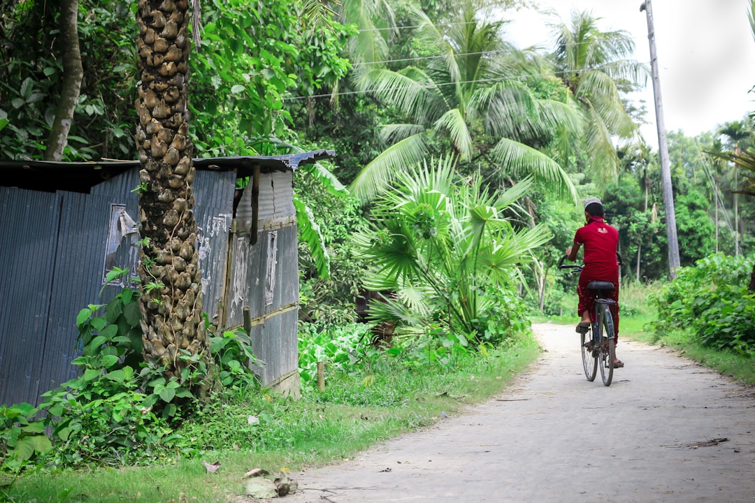 Quand un cycliste se retrouve seul face à 146 km : plongée dans l'enfer psychologique des échappées solitaires