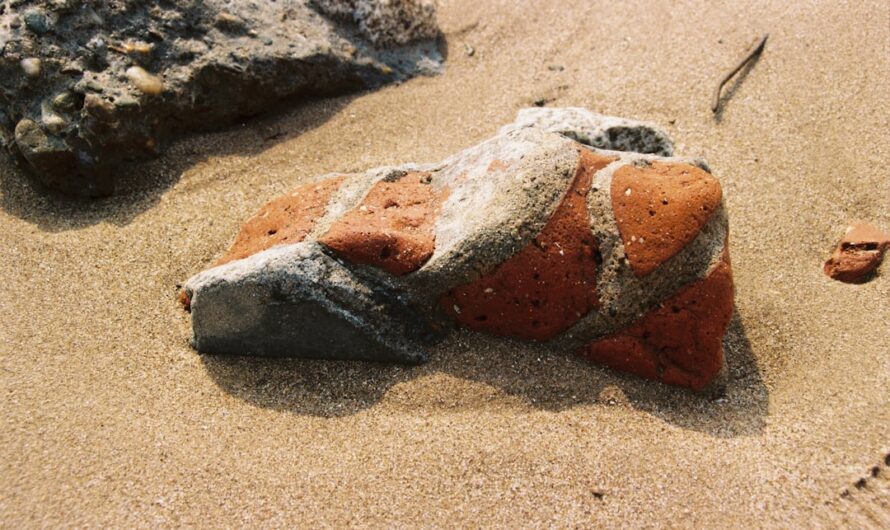 Quand votre galet de plage s’avère être un explosif de 1940 : l’incroyable découverte bretonne