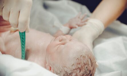 Un bébé tchèque de 5,5 kilos fait sensation : "J'avais l'impression de porter des jumeaux !"