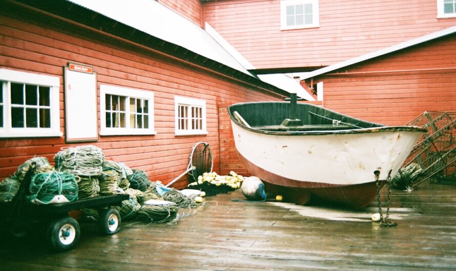 Dormir dans un ancien bateau de pêche ? Cette idée géniale fait fureur en Normandie !