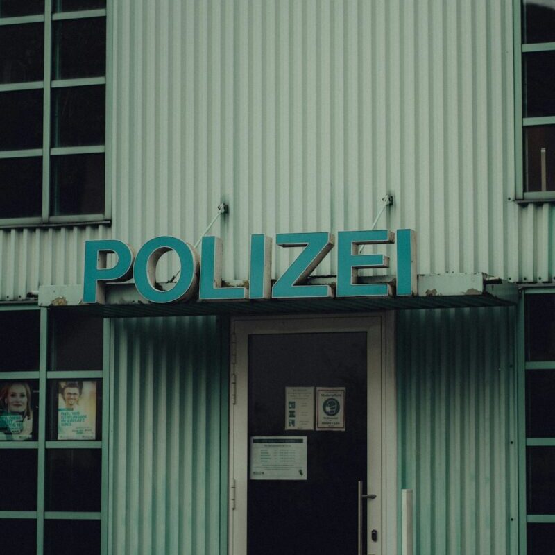 Quand la police de Stuttgart cachait des radars dans des poubelles : l'invention la plus insolite des années 80 !