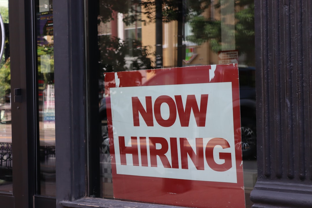 Quand le job dating prend la route : un van sillonne la Bretagne pour recruter !