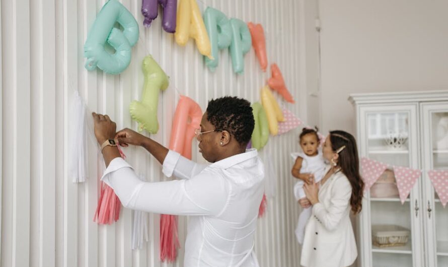 Cette maman découvre la "surprise" de son mari pour l’anniversaire de leur fille : une benne à ordures dans l’allée !