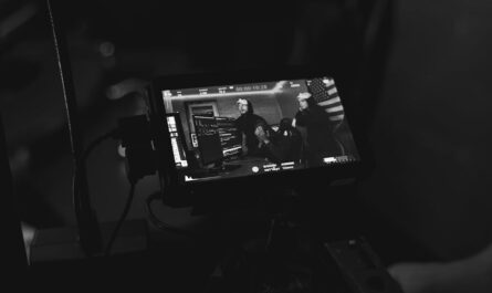 Quand BFMTV transforme l'actualité politique en spectacle de fesses : la France qui nous fait rire !