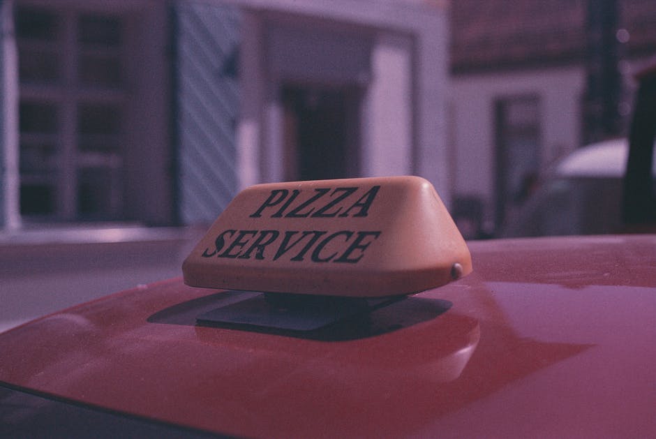 Quand un ex-pilote livre ses kebabs en voiture de course : le buzz le plus savoureux de Reims !