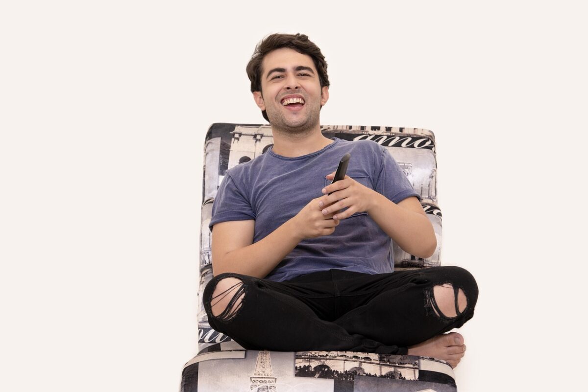 Quand des sushis pourris transforment une interview en fou rire légendaire : l'histoire délirante de Lanvin et Poelvoorde