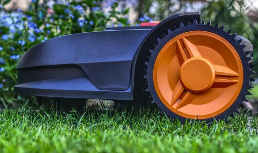 Un robot-tondeuse fugitif sème la pagaille sur une route bretonne : "Il cherchait juste de l’herbe plus verte !"