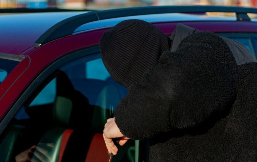 Arrêtés pour vol d&rsquo;Audi, ils tentent de planquer les clés… dans la voiture des gendarmes !