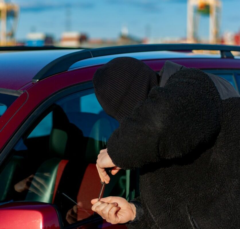 Arrêtés pour vol d'Audi, ils tentent de planquer les clés… dans la voiture des gendarmes !