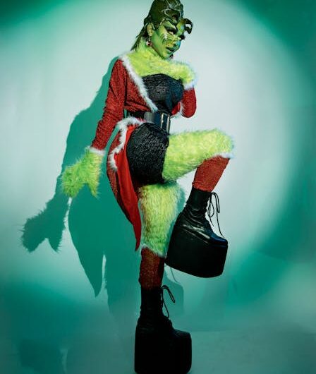 Céline Dion se transforme en Grinch et c&rsquo;est la vidéo la plus drôle de Noël 2025