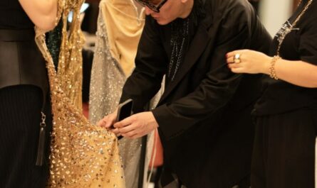 Un maire impose la bonne humeur par arrêté municipal (et c'est hilarant !)