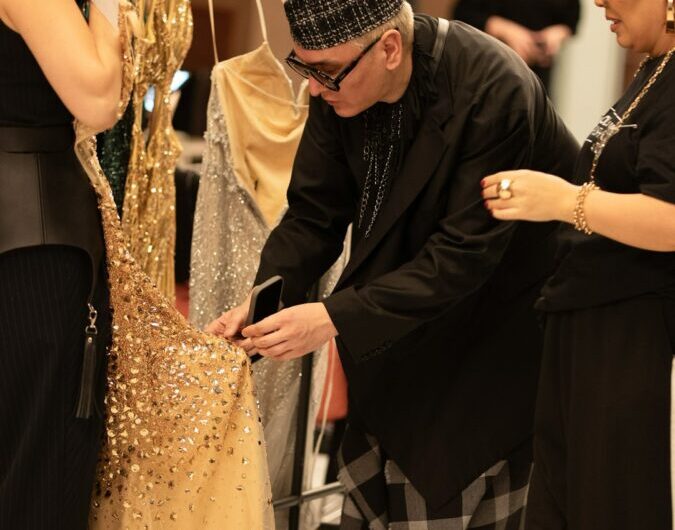 Un maire impose la bonne humeur par arrêté municipal (et c’est hilarant !)