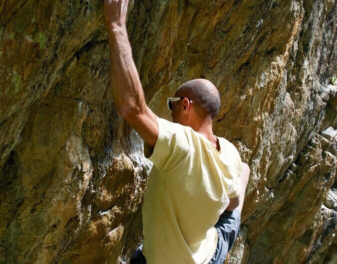 Alex Honnold grimpe 508 mètres sans corde en direct sur Netflix : quand l&rsquo;exploit devient spectacle