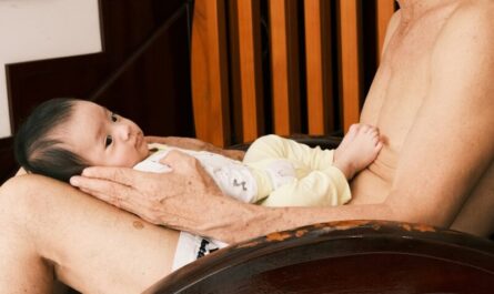 À 91 ans, il devient papa pour la 7e fois et défie Robert De Niro : "T'es battu, mon vieux !"