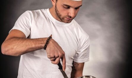 En Andorre, on fait la queue pour se faire insulter… et repartir avec une crêpe (oui, c’est un concept)