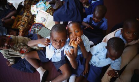 Quand le fou rire devient une épidémie : l'incroyable histoire du Tanganyika en 1962