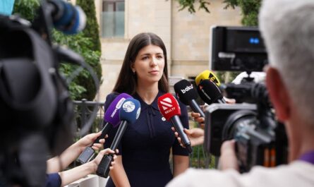 Quand Macron devient un mème viral avec son "For Sure" : Internet n'en peut plus ! 😎