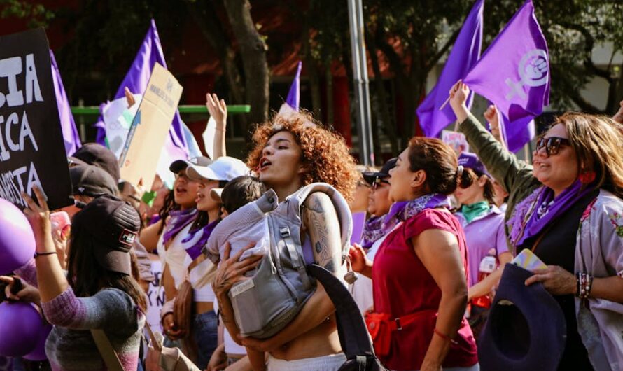 À Bruxelles, des clitoris géants envahissent la rue (et c’est pour la bonne cause)