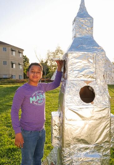 Dans l’Ain, un grand-père a construit une fusée géante pour ses petits-enfants… et franchement, j’adore
