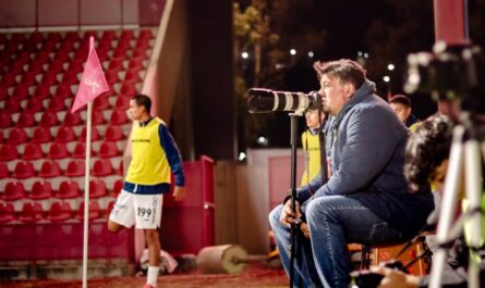 Igor Tudor veut saluer Arne Slot… et se trompe de chauve en direct